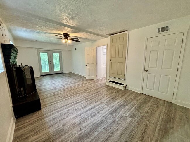 Building Photo - 2712 Sherlock Dr