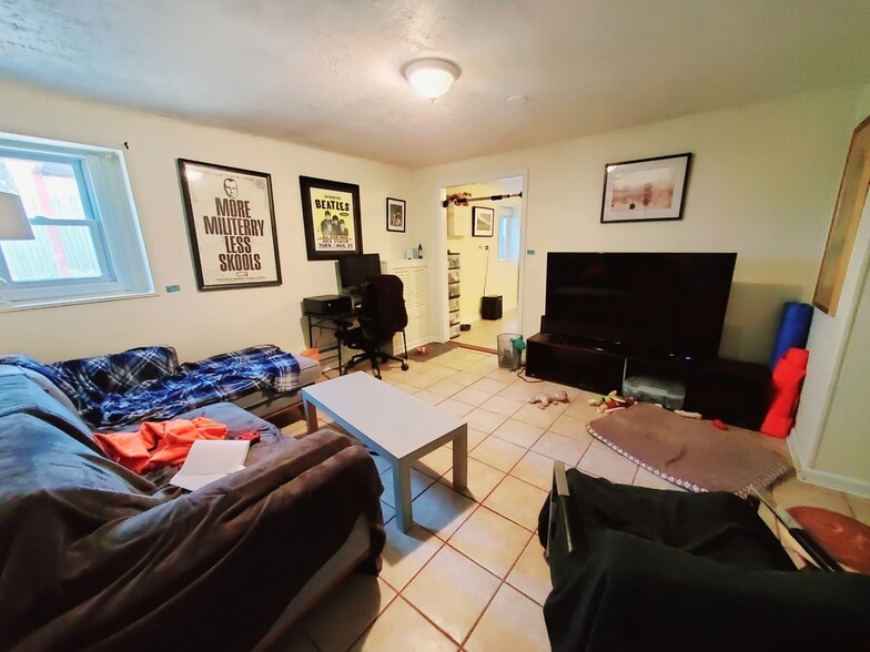 Building Photo - 9 Algonquin Ave