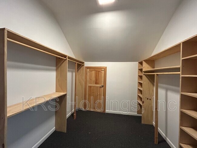 Building Photo - 35 Westover Rd