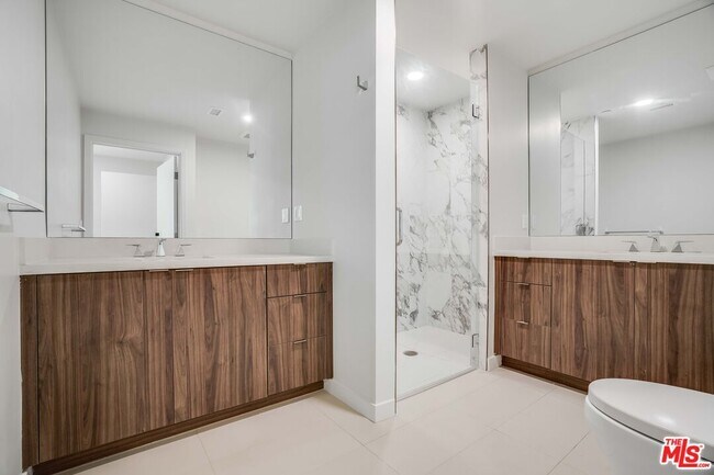 Building Photo - 1021 S Shenandoah St