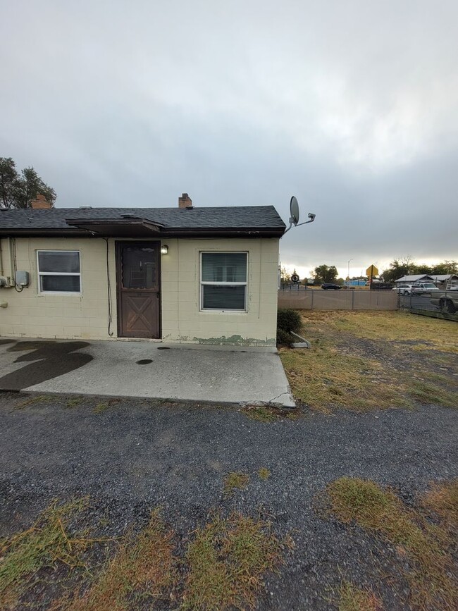 Building Photo - 326 3rd Ave SE