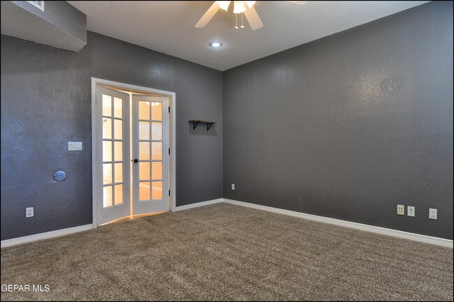 Building Photo - 6123 La Posta Dr