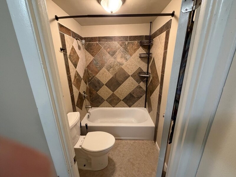 Building Photo - 8 Fireside Ct