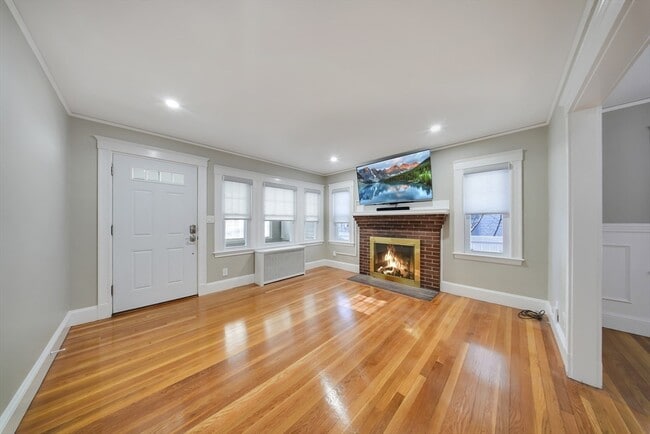 Building Photo - 52 Hovey St