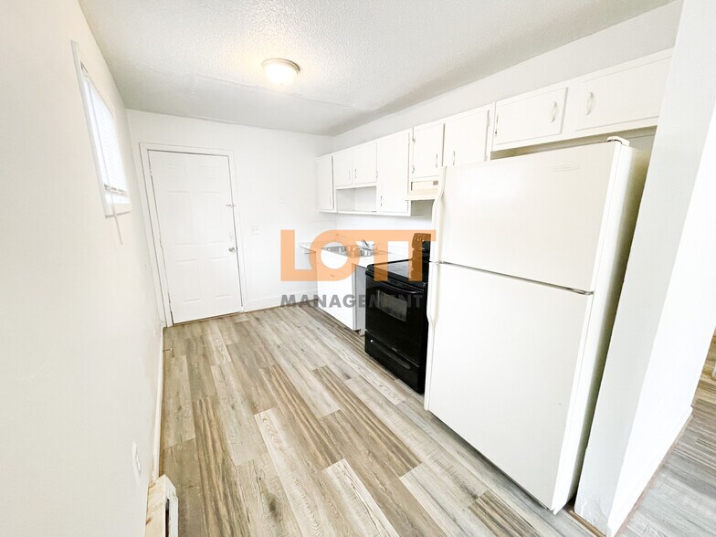 Building Photo - 10 Montis Dr