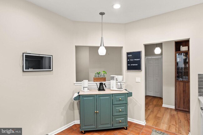 Building Photo - 2082 Deer Run Dr