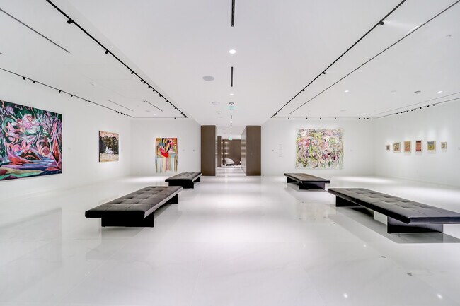 Building Photo - 300 Biscayne Blvd Way