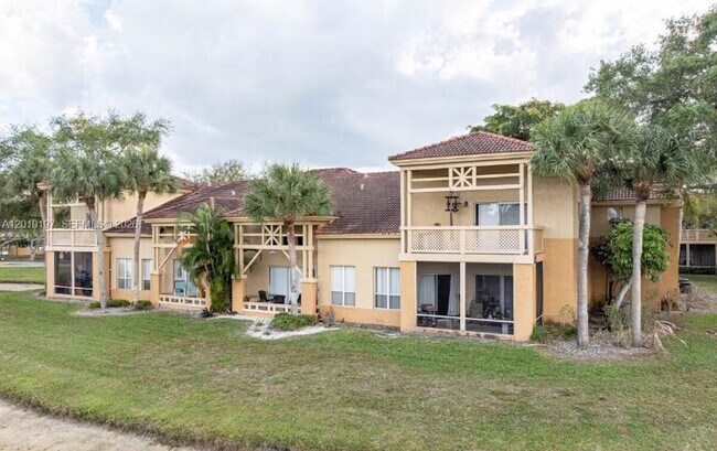 Building Photo - 4767 Via Palm Lakes
