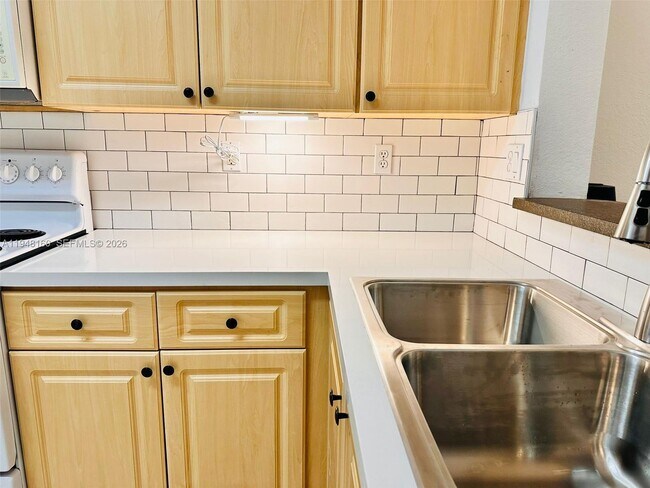 Building Photo - 8826 W Flagler St