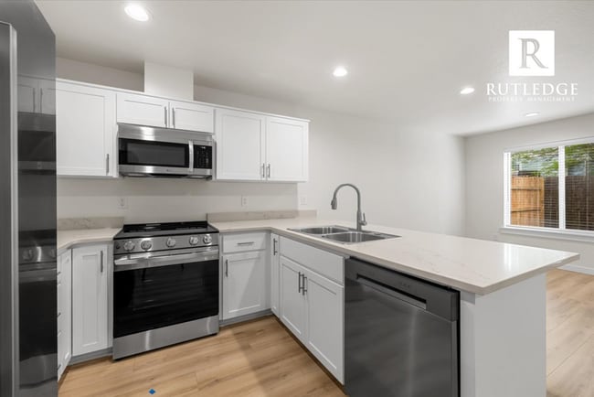 Building Photo - STUNNING 3 Bed / 2.5 Bath Brand New Townhome!!