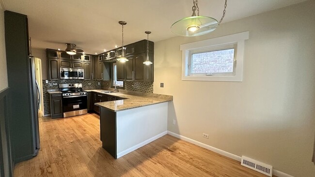 Building Photo - 7520 W Carmen Ave