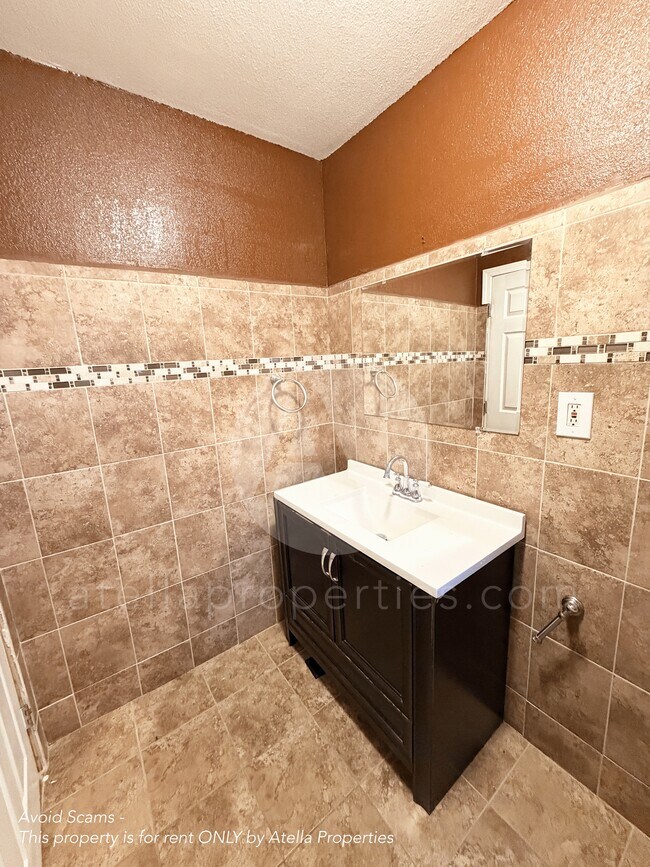 Building Photo - 25781 7th Ave