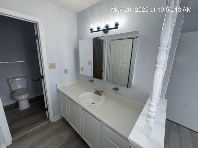 Building Photo - 1222 Skyline Dr
