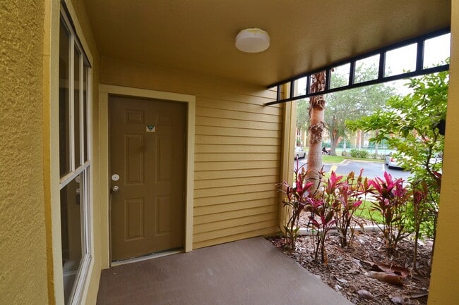 Building Photo - Beautiful 1/1 in Villas Del Sol ~ Gated Comm w/ Resort-Style Amenities!