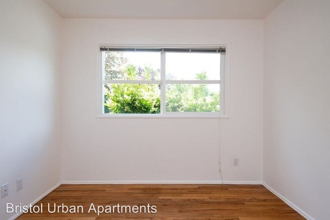 Building Photo - 3020 SE Waverleigh Blvd