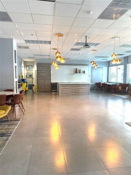 Building Photo - 1200 Brickell Bay Dr