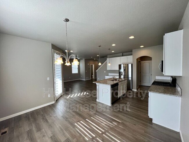 Building Photo - 3218 San Carlo Ave