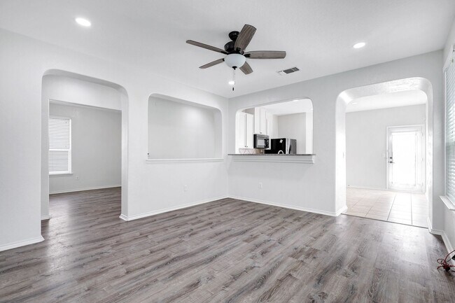 Building Photo - ***MOVE-IN SPECIAL: ONE WEEK FREE***Luxurious Move-In Ready Home with Versatile Living Spaces