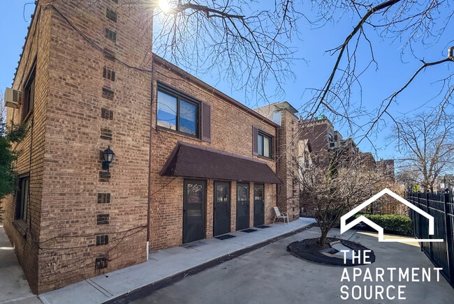 Building Photo - 715 W Diversey Pkwy
