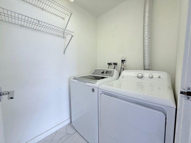 Building Photo - 17A Riverview Cir