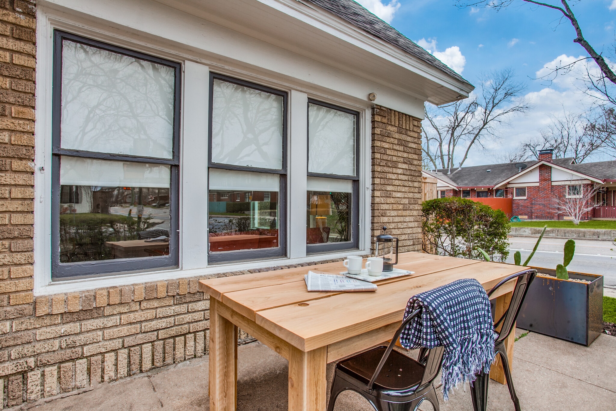 Private patio - 600 N Montclair Ave