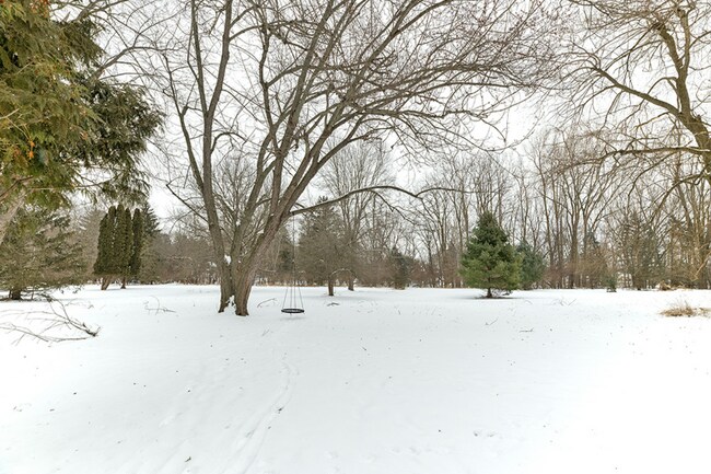 Building Photo - 4682 Huron Hill Dr