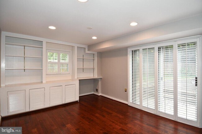 Building Photo - 4100 Dewmar Ct