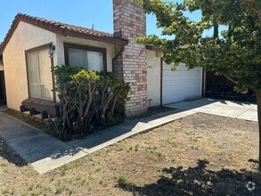 Building Photo - 3-bedroom, 2 car garage, dishwasher, stove...