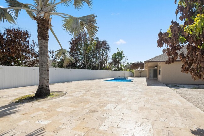 Building Photo - 5450 NW South Crisona Ct