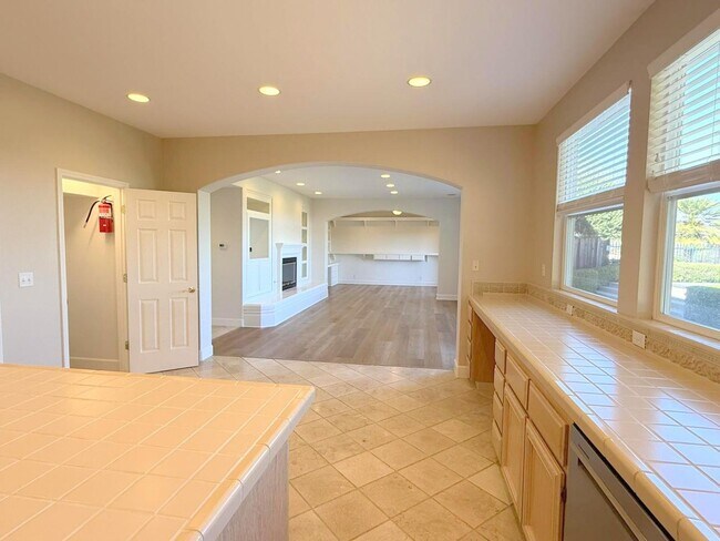 Building Photo - Former Model Home in Desirable Bridges Com...
