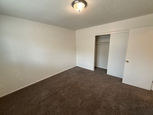 Building Photo - 3930 Iberis St NE