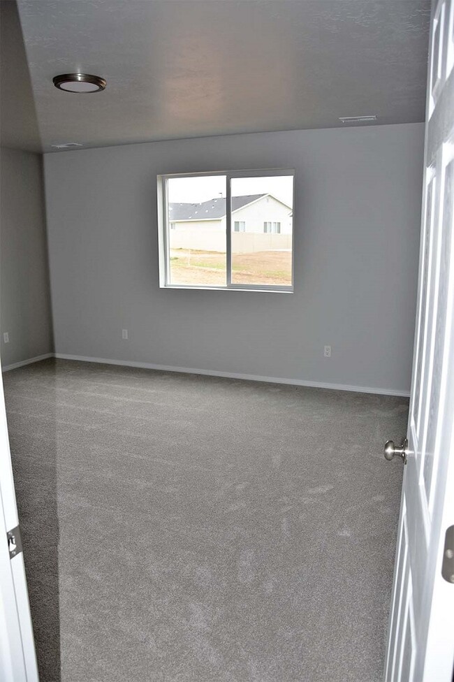 Building Photo - 17668 N Pegram Way
