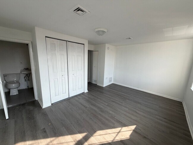 Building Photo - 1717 S 10th St