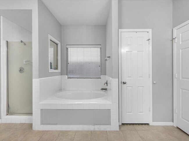 Building Photo - 2507 Stonebury Ln