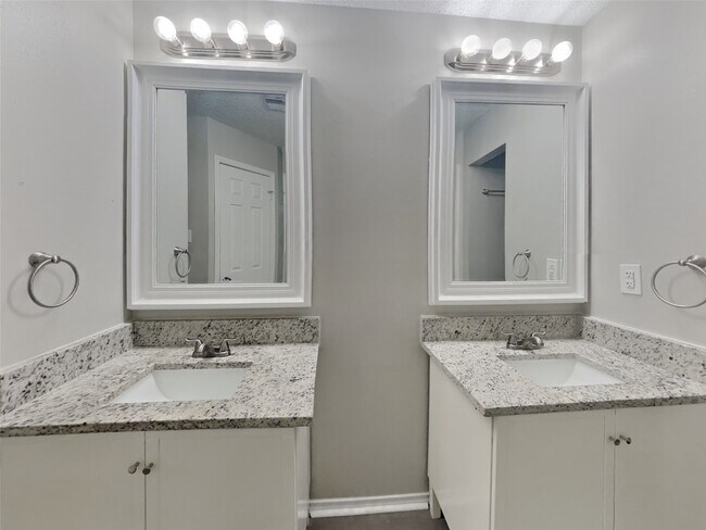 Building Photo - 15 S Drifting Leaf Ct