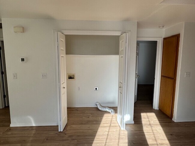 Building Photo - 572-574 COUNTRYSIDE