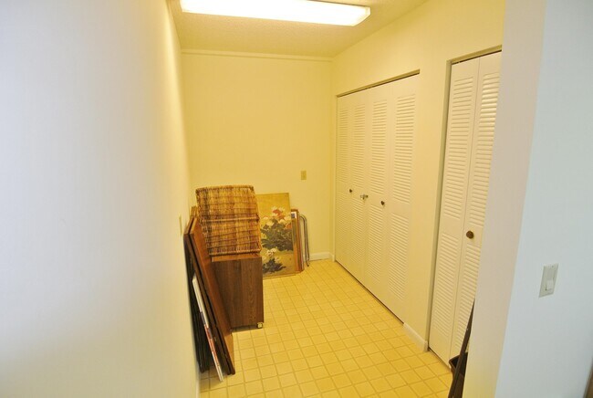Building Photo - 1201 Seafarer Cir