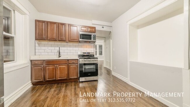 Building Photo - 1843 W 54th St