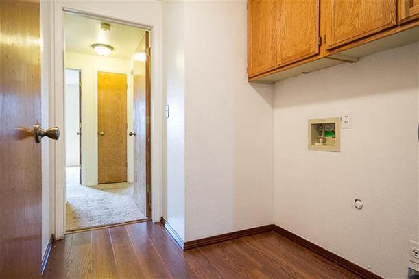 Building Photo - Charming Single Level Home with Open Floor...