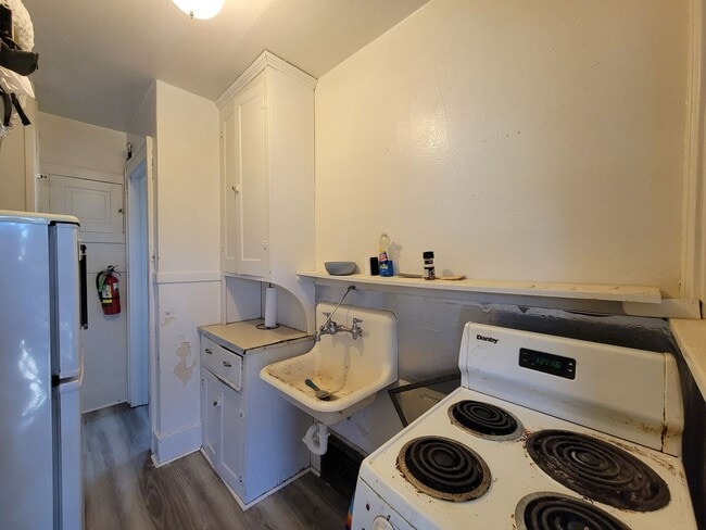 Building Photo - 2216 Merner Ave