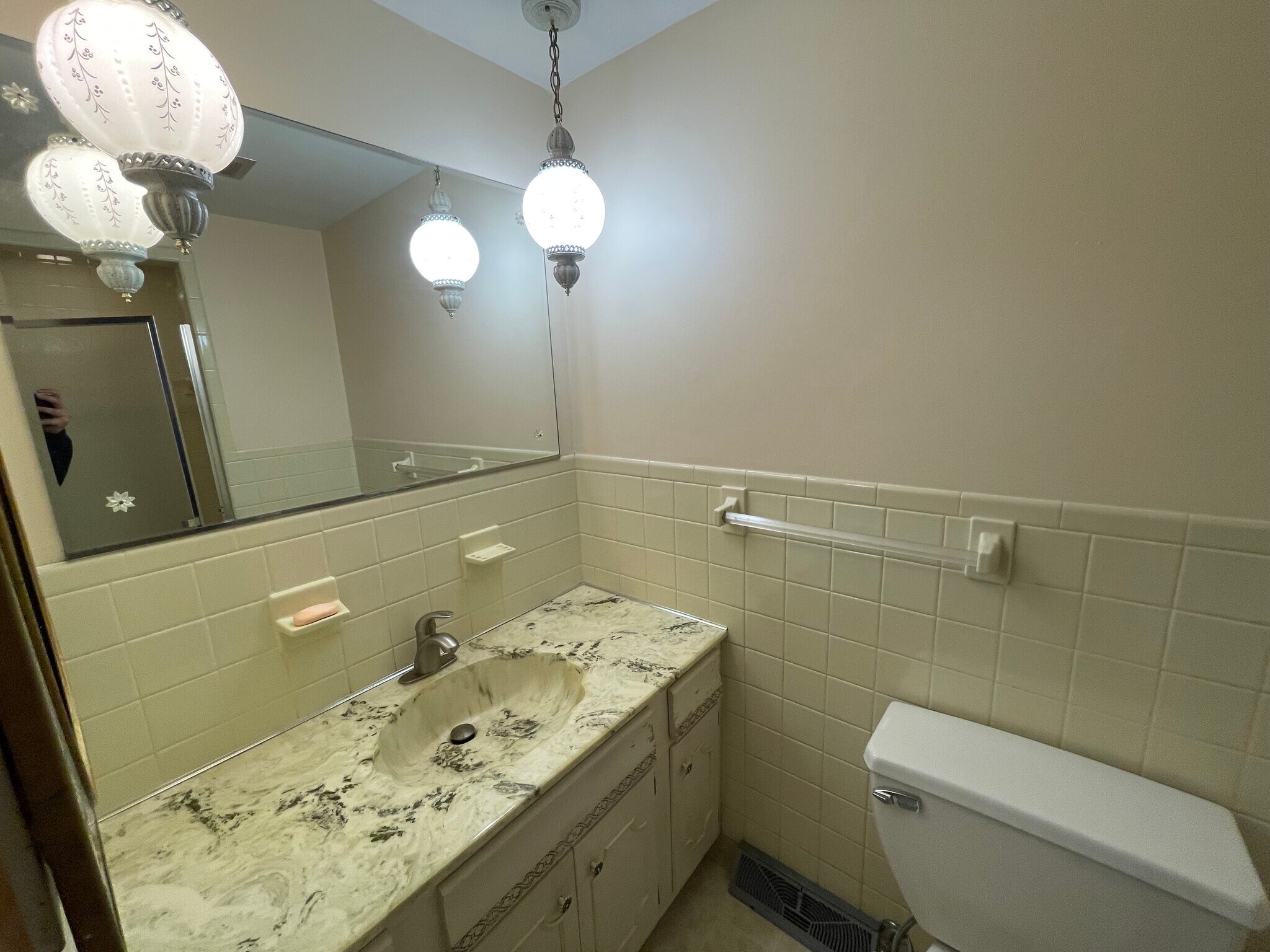 Building Photo - 227 Sunshine Dr