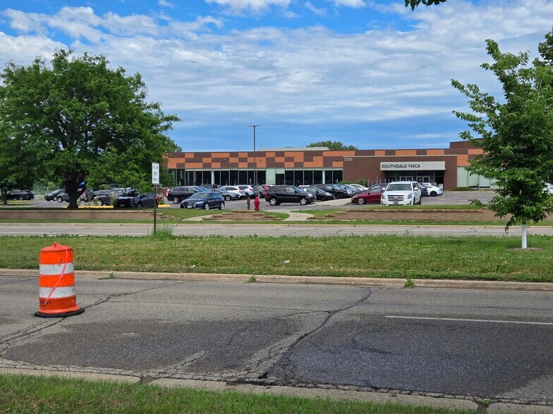 Building Photo - 7320 York Ave S