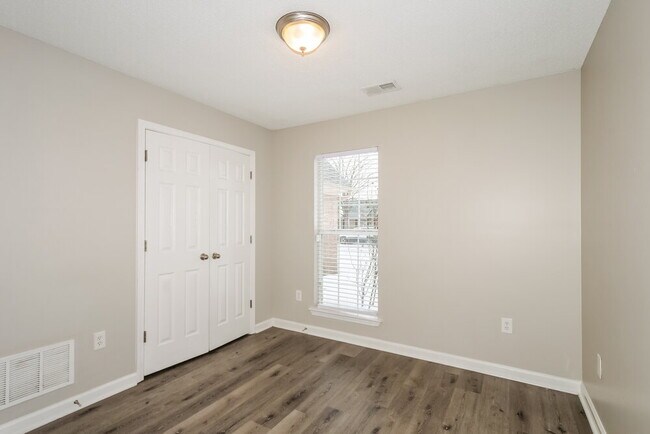 Building Photo - 1801 Cherry Creek Dr