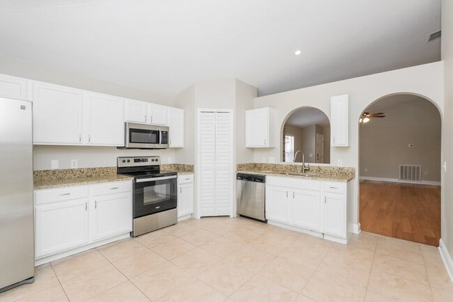 Building Photo - 1018 Brenton Leaf Dr