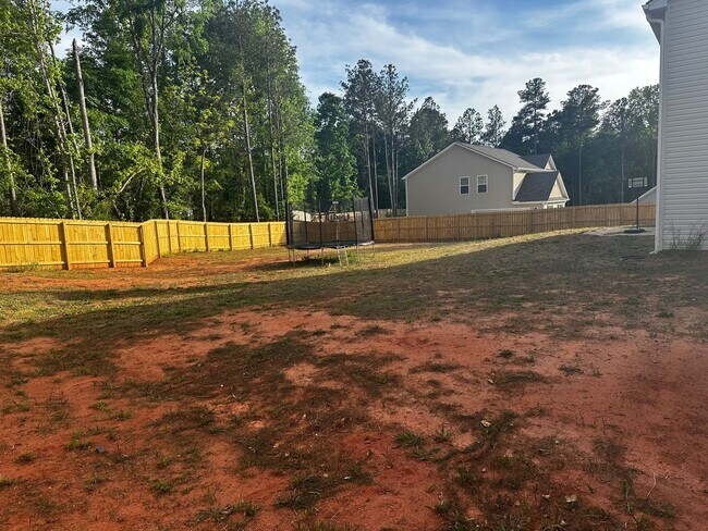 Building Photo - 4BR/2.5BA | Newly Renovated Single Family Home | Fully Fenced Backyard| In  Milledgeville!