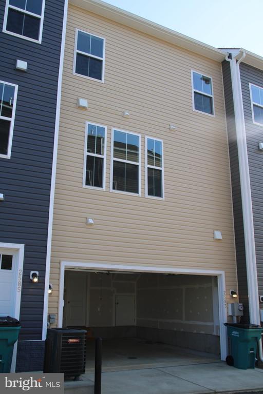 Building Photo - 2583 Hopton Ln