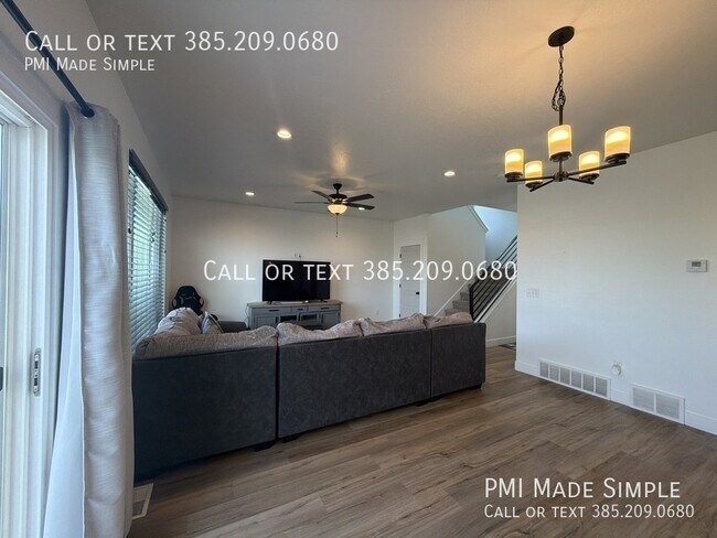 Building Photo - 3621 Sparrow Ln
