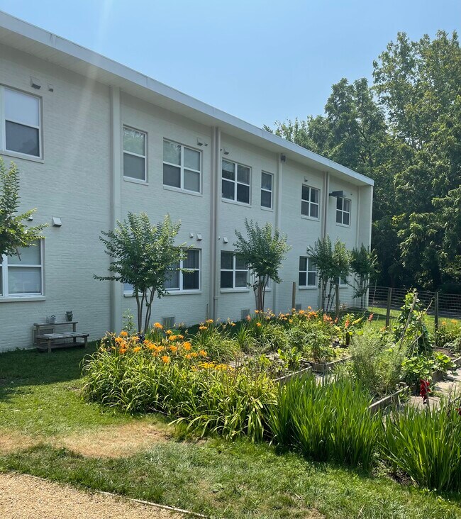 Building Photo - Montessori Living