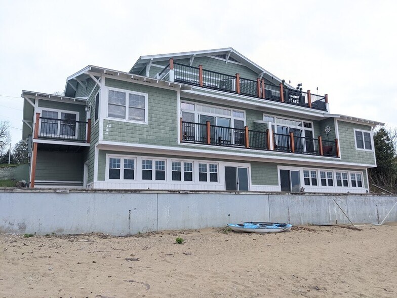 Building Photo - 1465 E Lakeshore Dr