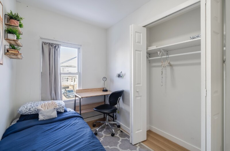 Building Photo - 12 W 52nd St